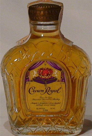 Crown Royal Fine de Luxe Blended Canadian Whisky - 1975