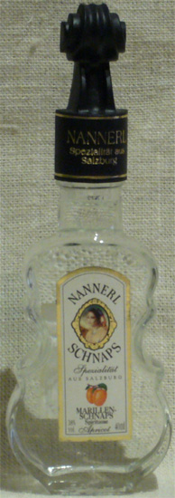 Nannerl Schnaps Spezialität Marillen Schnaps Apricot